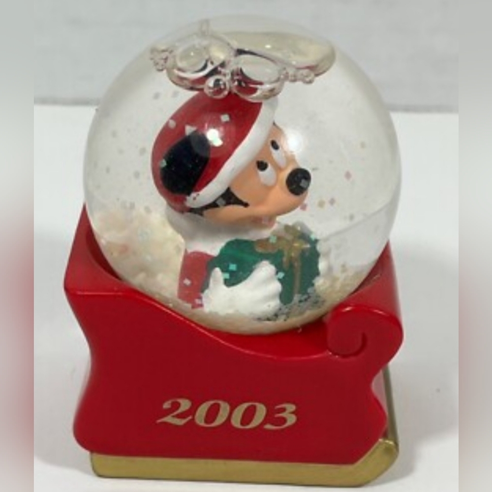 2003 DISNEY SANTA MICKEY MOUSE IN SLEIGH JCPENNEY MINI GLASS SNOW GLOBE HOLIDAY